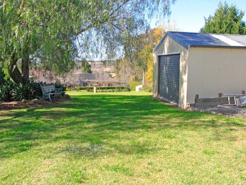 1 Haddin Place, Kirkham NSW 2570