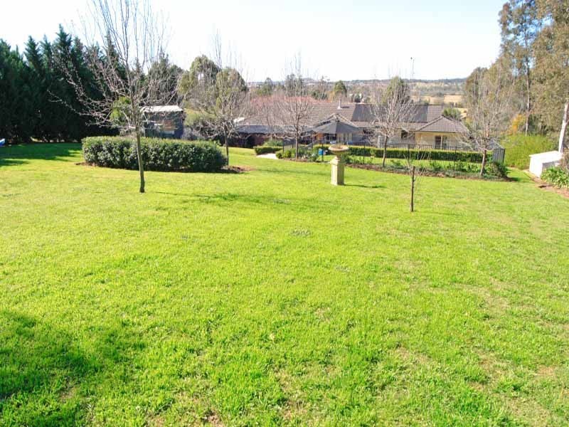 1 Haddin Place, Kirkham NSW 2570