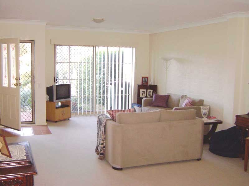 10/181 Waterworth Drive, Mount Annan NSW 2567