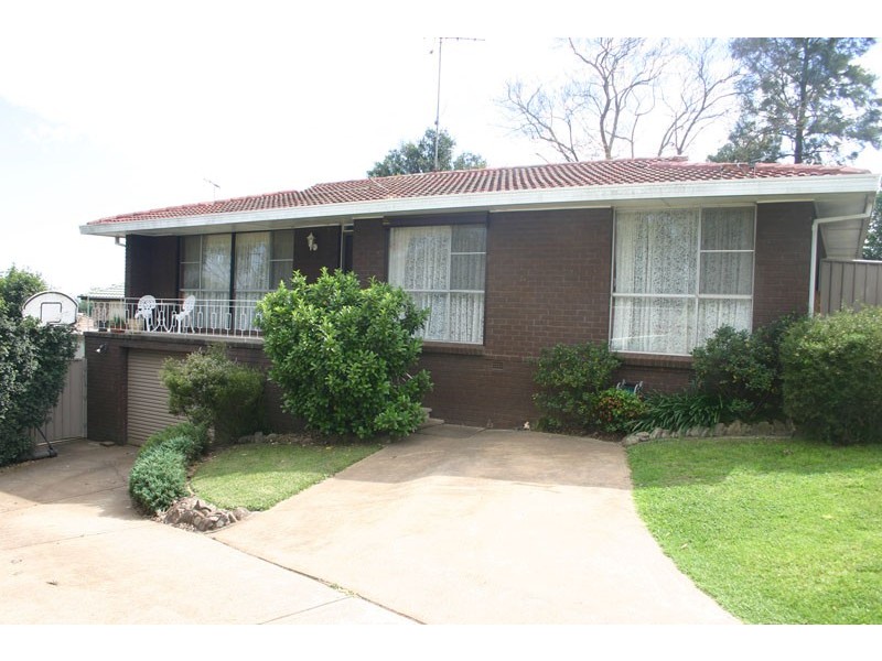18 Bourke Place, Camden South NSW 2570
