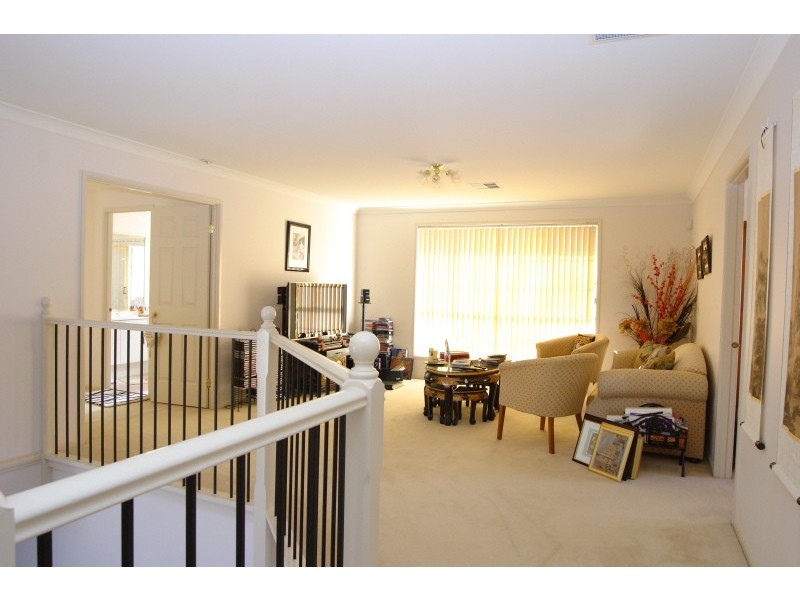 6 Hebrides Avenue, Macquarie Links NSW 2565