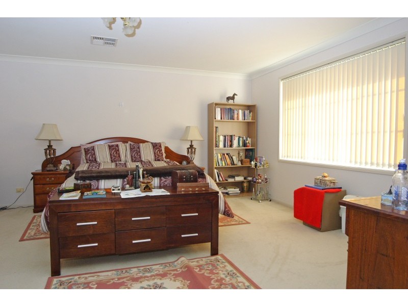 6 Hebrides Avenue, Macquarie Links NSW 2565