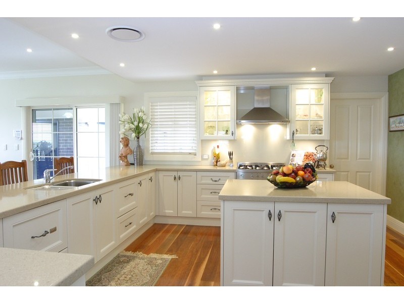 8 Domenics Place, Grasmere NSW 2570