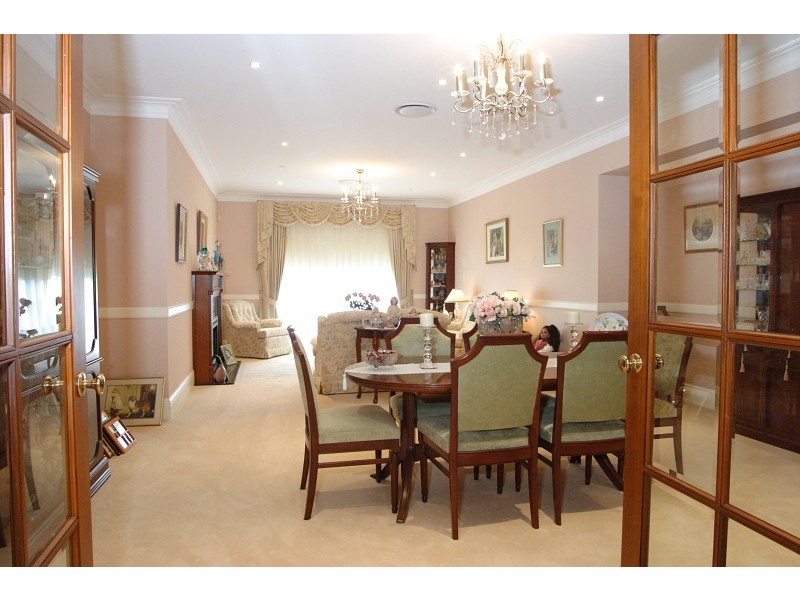 8 Domenics Place, Grasmere NSW 2570