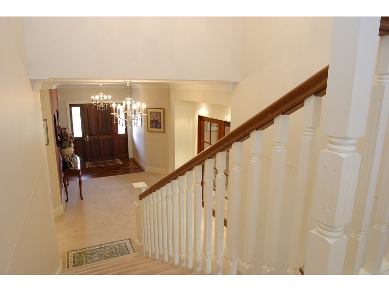 8 Domenics Place, Grasmere NSW 2570