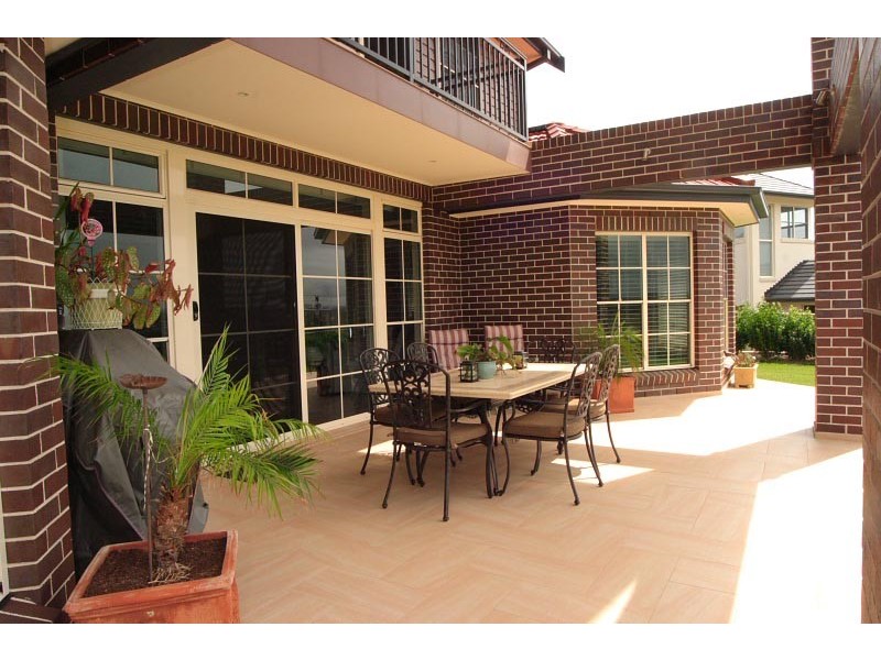 8 Domenics Place, Grasmere NSW 2570