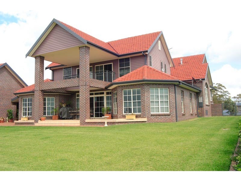 8 Domenics Place, Grasmere NSW 2570