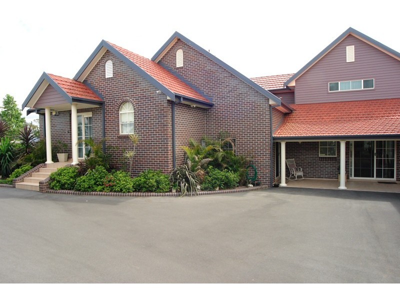 8 Domenics Place, Grasmere NSW 2570