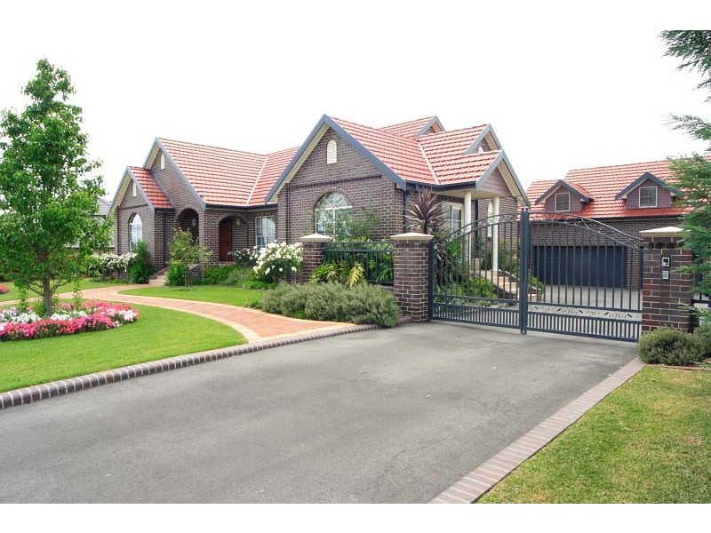 8 Domenics Place, Grasmere NSW 2570