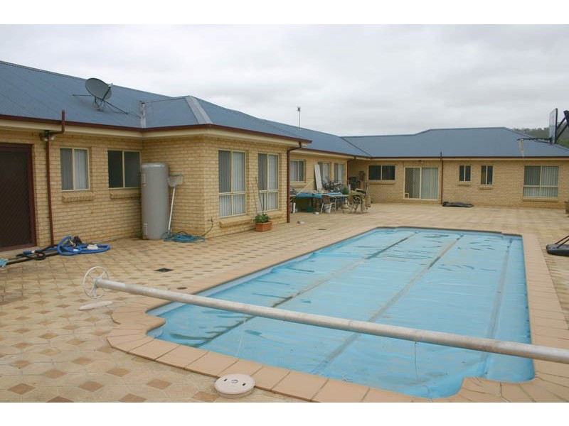 10 Blades Place, Douglas Park NSW 2569