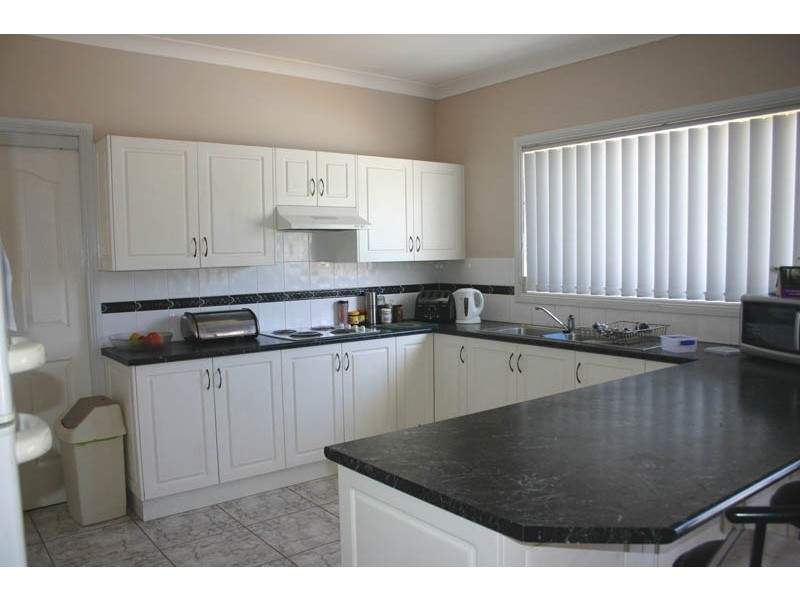 10 Blades Place, Douglas Park NSW 2569