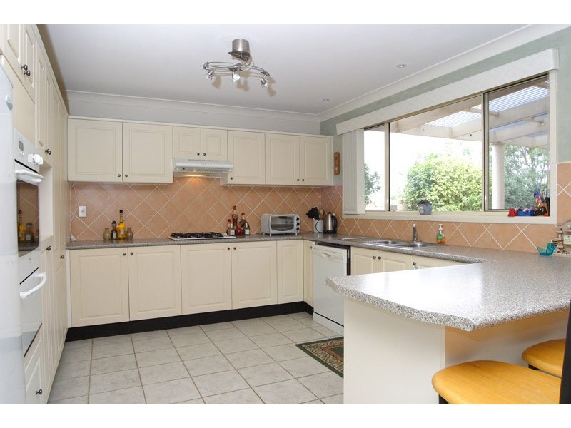 8 Hebrides Avenue, Macquarie Links NSW 2565