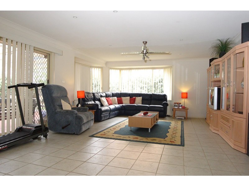 8 Hebrides Avenue, Macquarie Links NSW 2565