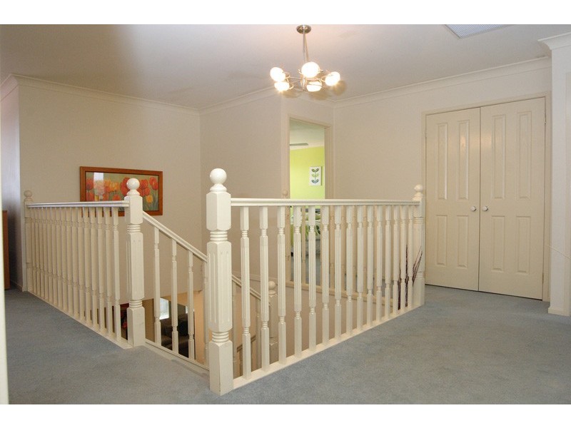 8 Hebrides Avenue, Macquarie Links NSW 2565