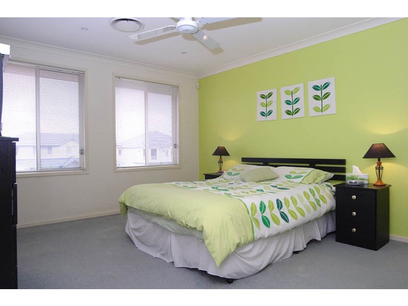 8 Hebrides Avenue, Macquarie Links NSW 2565