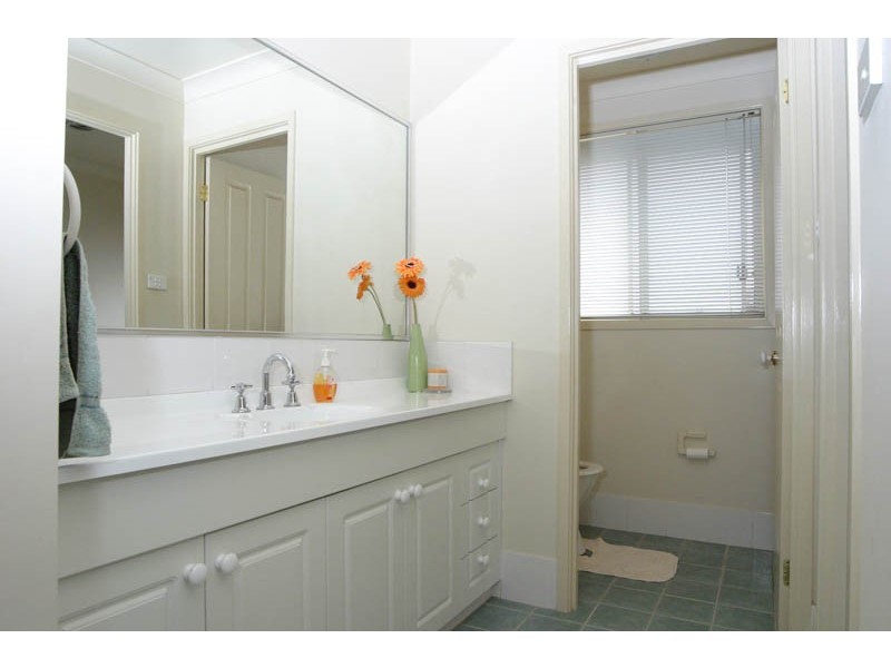 8 Hebrides Avenue, Macquarie Links NSW 2565