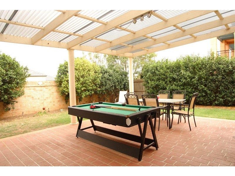 8 Hebrides Avenue, Macquarie Links NSW 2565