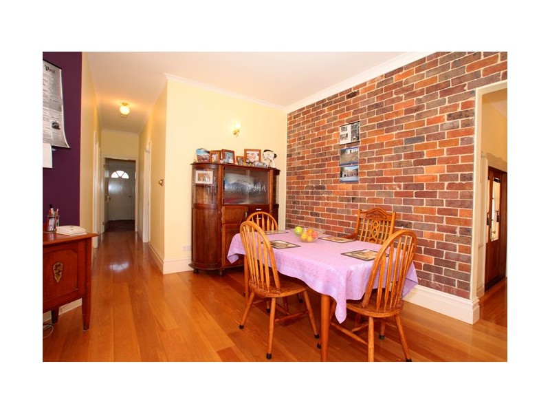 4 Menangle Street (West), Picton NSW 2571