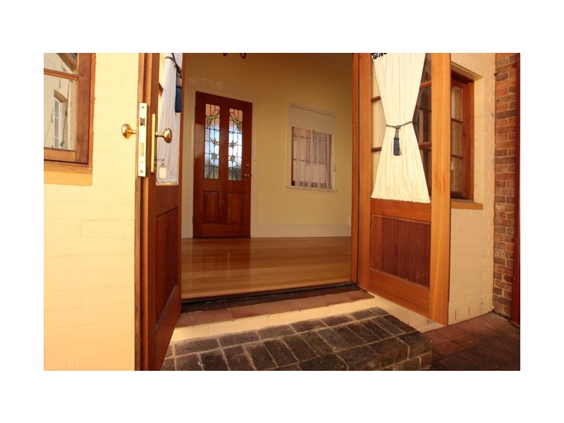 4 Menangle Street (West), Picton NSW 2571