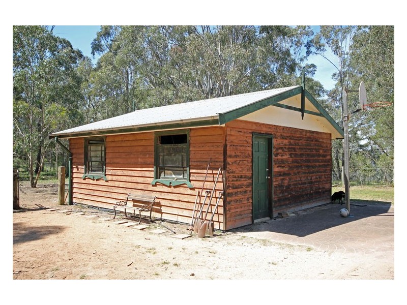 219 Donalds Range Road, Razorback NSW 2571