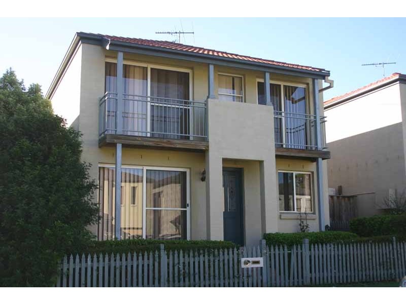 8 Reserve Circuit, Currans Hill NSW 2567