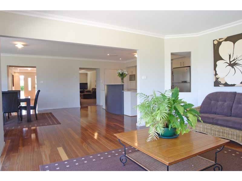 8 Jackey Drive, Camden Park NSW 2570