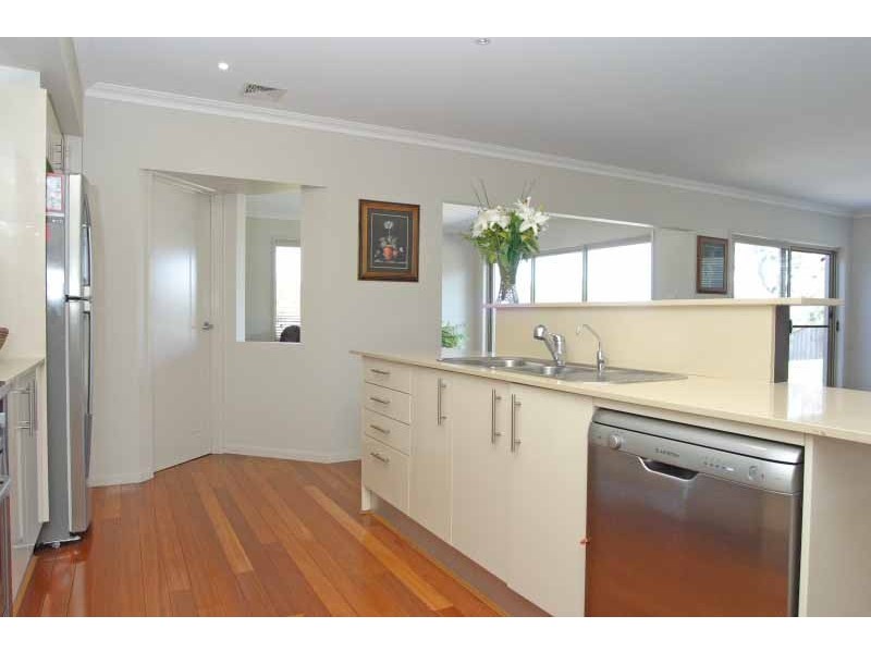 8 Jackey Drive, Camden Park NSW 2570