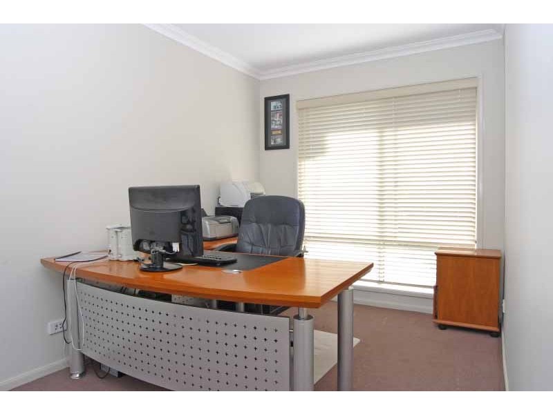 8 Jackey Drive, Camden Park NSW 2570