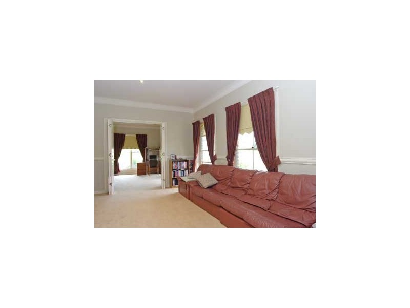 45 Benwerrin Crescent, Grasmere NSW 2570