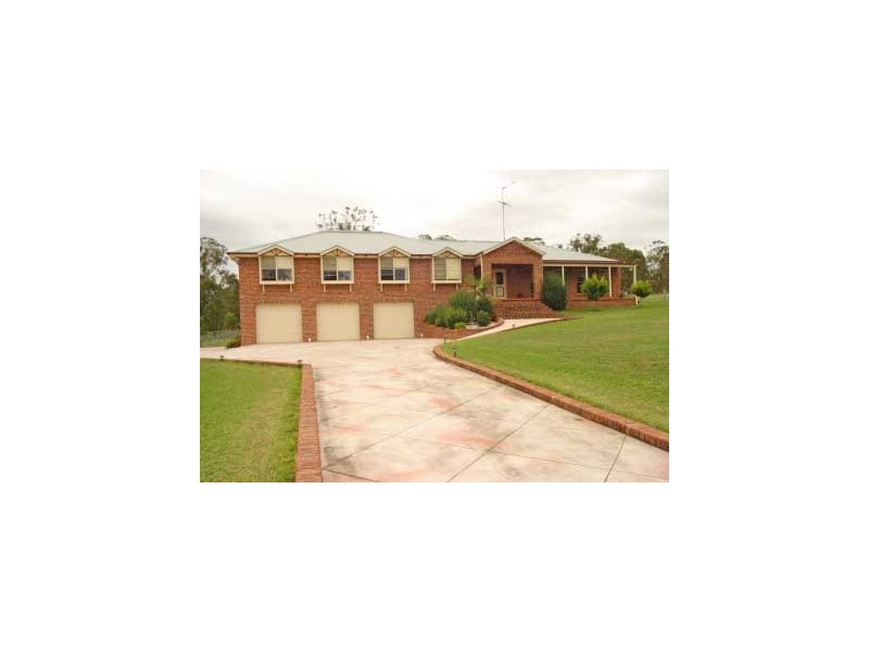 45 Benwerrin Crescent, Grasmere NSW 2570