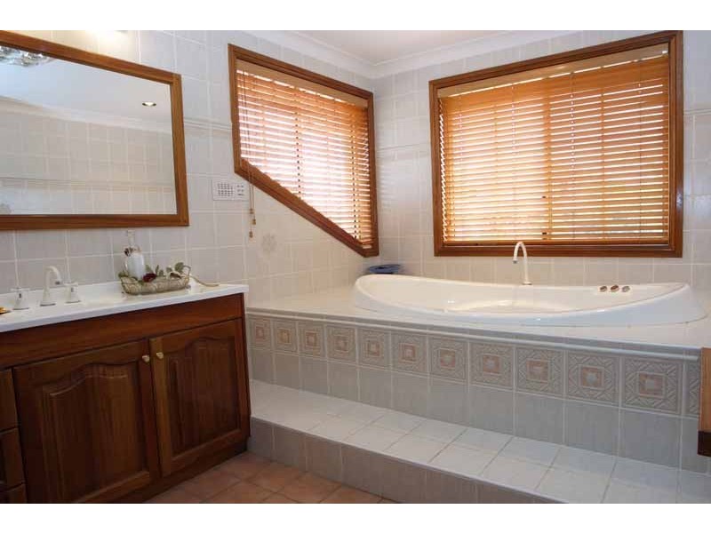 35 Nepean Towers Avenue, Glen Alpine NSW 2560