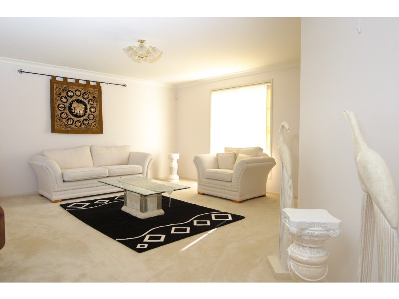 6 Hebrides Avenue, Macquarie Links NSW 2565