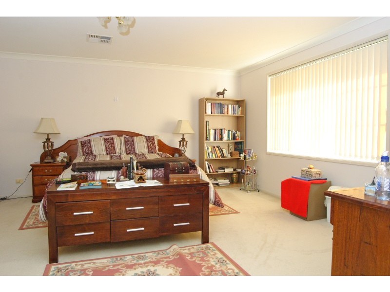 6 Hebrides Avenue, Macquarie Links NSW 2565