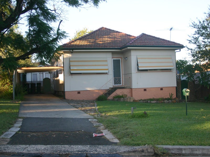 1 Hammond Place, Campbelltown NSW 2560