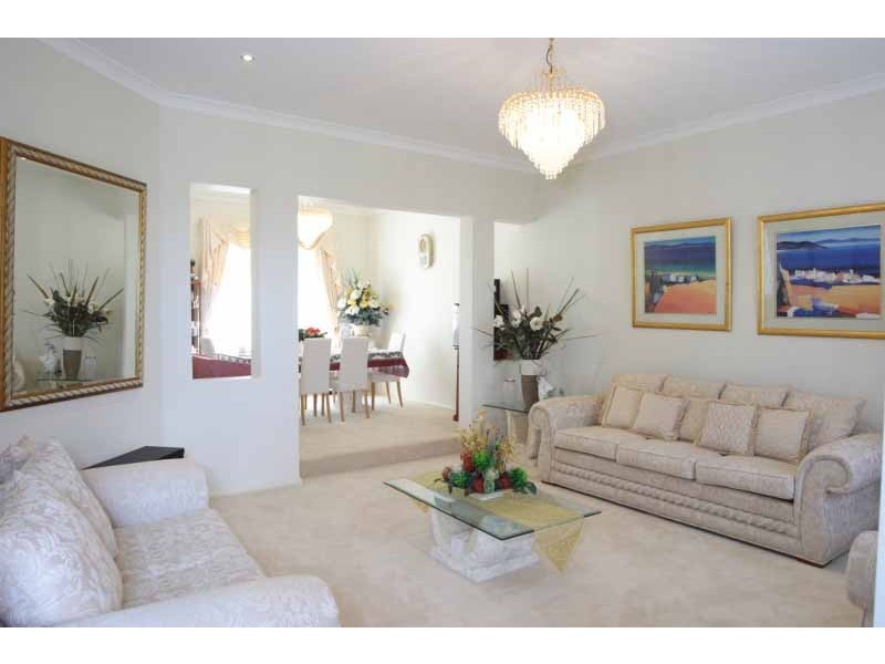 5 Rebellion Place, Macquarie Links NSW 2565