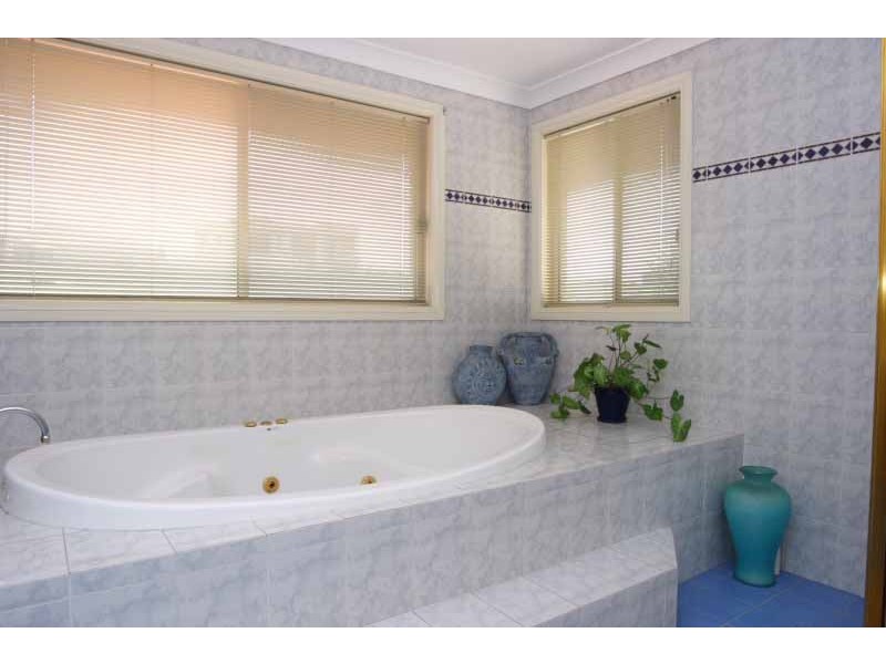 5 Rebellion Place, Macquarie Links NSW 2565