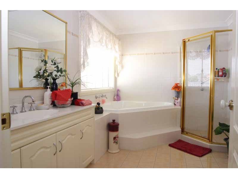 5 Rebellion Place, Macquarie Links NSW 2565