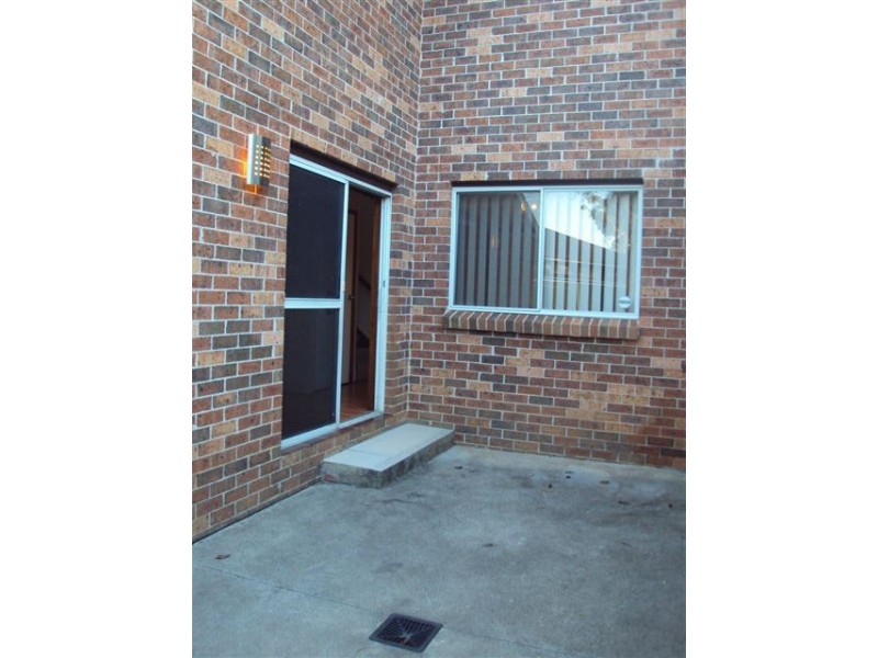 12/18 Hosking Crescent, Glenfield NSW 2167