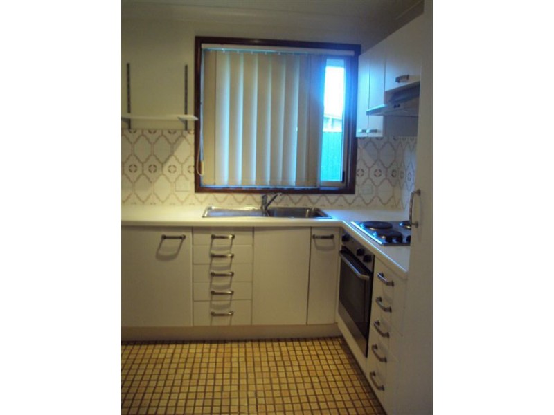 12/18 Hosking Crescent, Glenfield NSW 2167