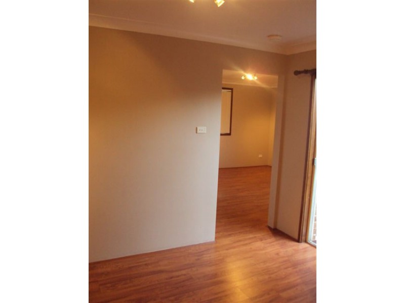 12/18 Hosking Crescent, Glenfield NSW 2167