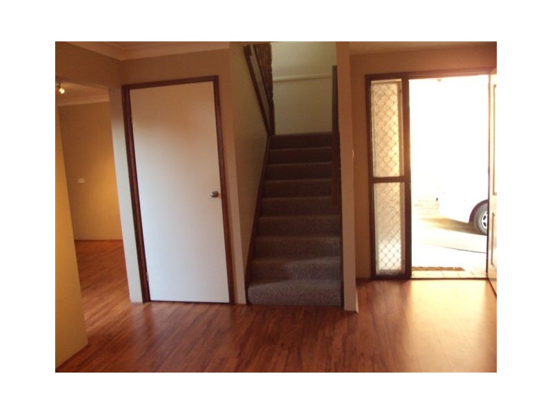 12/18 Hosking Crescent, Glenfield NSW 2167