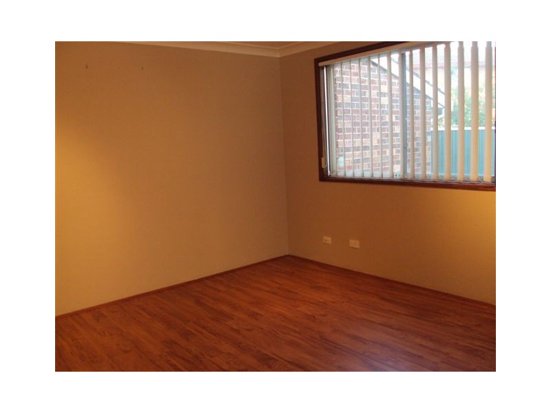 12/18 Hosking Crescent, Glenfield NSW 2167