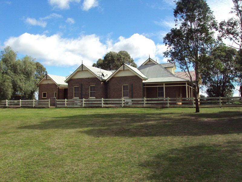 220 Macquarie Grove Rd, Kirkham NSW 2570