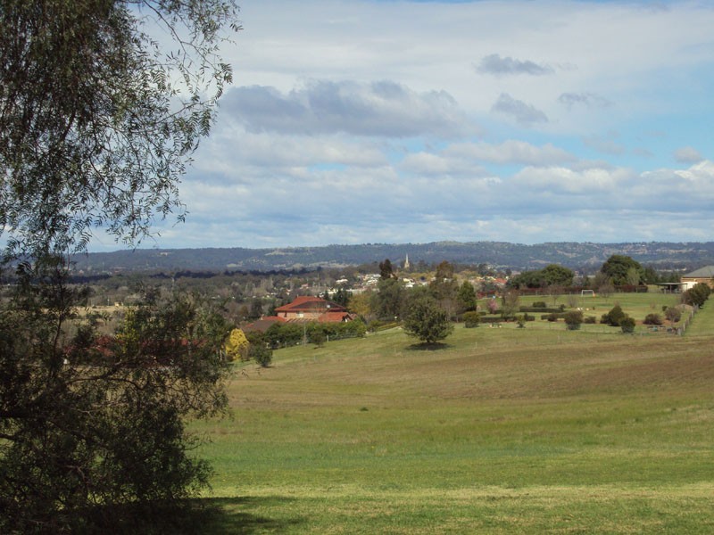 220 Macquarie Grove Rd, Kirkham NSW 2570