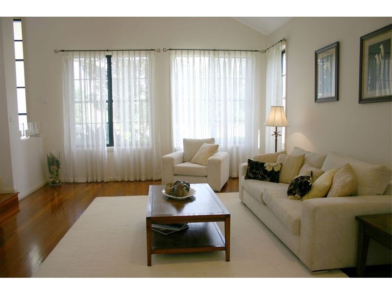 2  Laird Court, Macquarie Links NSW 2565