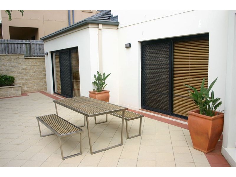 2  Laird Court, Macquarie Links NSW 2565