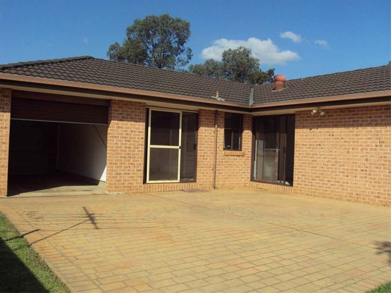 5 Mary Anne Place, Mount Annan NSW 2567