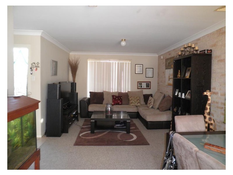 2/63 Macquarie Ave, Campbelltown NSW 2560