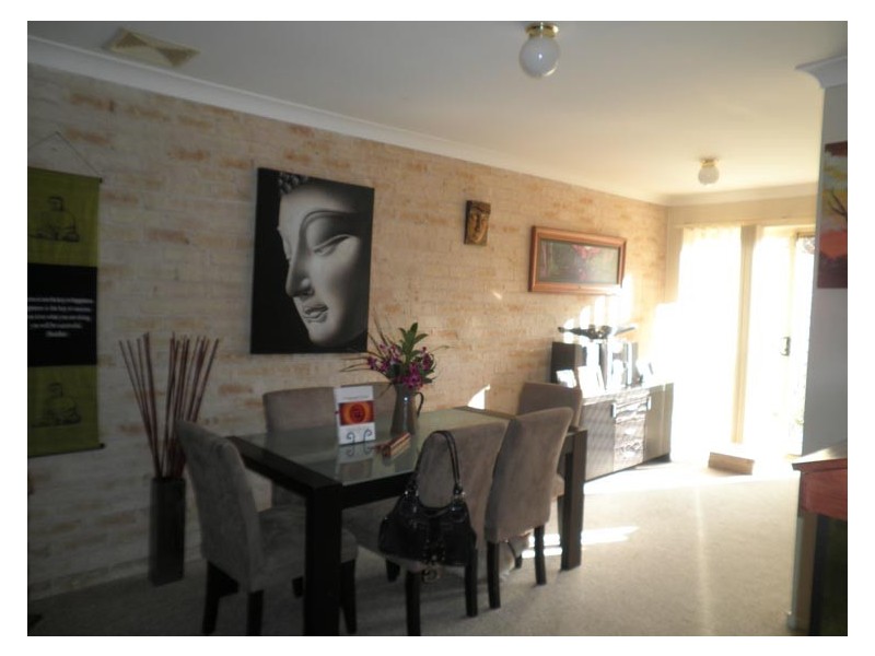 2/63 Macquarie Ave, Campbelltown NSW 2560