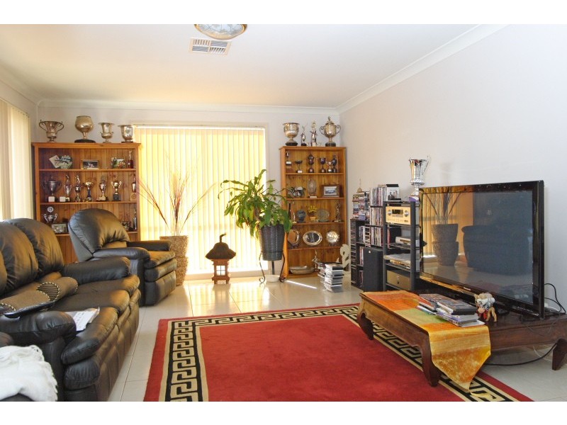 6 Hebrides Avenue, Macquarie Links NSW 2565